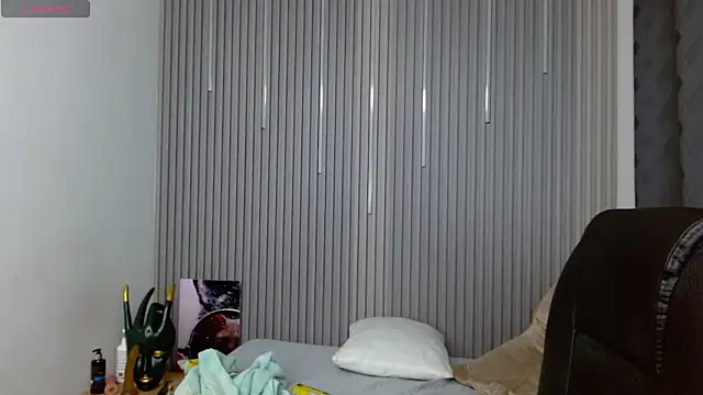 Snapshot of Julian_Smith21 chatting on 05-04-26, 03:35 Julian Smith21 online show from 05-04-26, 03:35