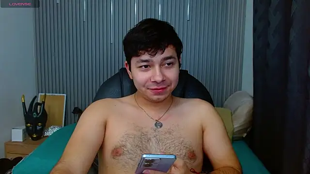Snapshot of Julian_Smith21 chatting on 05-09-26, 04:39 Julian Smith21 online show from 05-09-26, 04:39