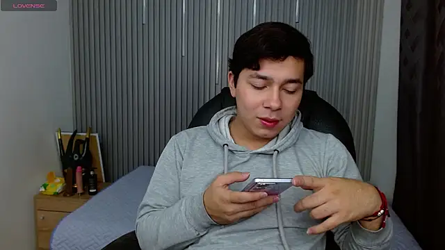Snapshot of Julian_Smith21 chatting on 05-15-26, 12:39 Julian Smith21 online show from 05-15-26, 12:39