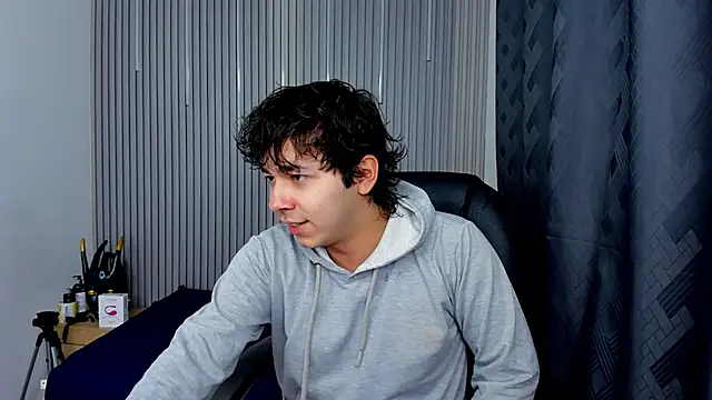 Snapshot of Julian_Smith21 chatting on 05-26-26, 02:18 Julian Smith21 online show from 05-26-26, 02:18
