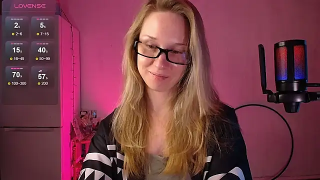 Snapshot of SatinSinner chatting on 03-07-26, 03:31 SatinSinner online show from 03-07-26, 03:31