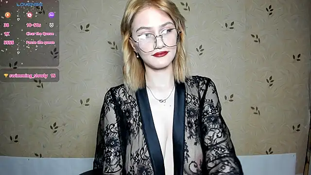 NicoleDaviss online show from 06-19-26, 07:17