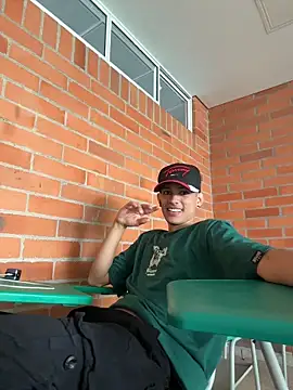 Snapshot of HarryGaze chatting on 04-06-26, 03:13 HarryGaze online show from 04-06-26, 03:13