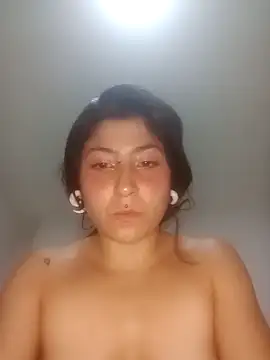 Snapshot of Little_Sweett chatting on 02-28-26, 02:45 Little Sweett online show from 02-28-26, 02:45