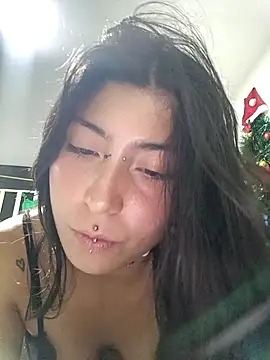 Snapshot of Little_Sweett chatting on 03-08-26, 02:04 Little Sweett online show from 03-08-26, 02:04