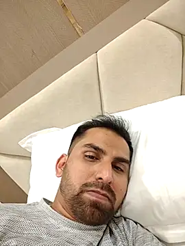 Snapshot of RonitVora chatting on 03-08-26, 07:34 RonitVora online show from 03-08-26, 07:34