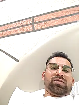 Snapshot of RonitVora chatting on 03-08-26, 07:39 RonitVora online show from 03-08-26, 07:39