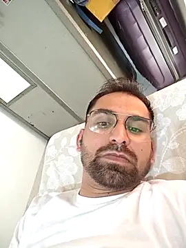 Snapshot of RonitVora chatting on 03-11-26, 06:30 RonitVora online show from 03-11-26, 06:30