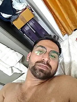 Snapshot of RonitVora chatting on 03-13-26, 07:09 RonitVora online show from 03-13-26, 07:09