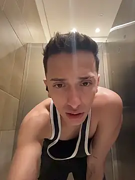 Snapshot of Thiago_Jones1 chatting on 03-10-26, 03:28 Thiago Jones1 online show from 03-10-26, 03:28