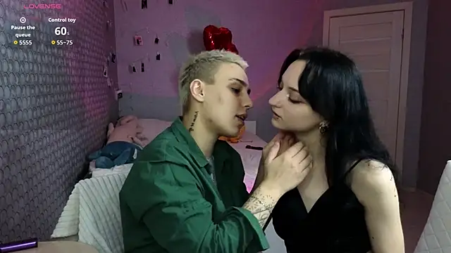 Snapshot of LuxuryLoverss chatting on 02-24-26, 11:08 LuxuryLoverss online show from 02-24-26, 11:08