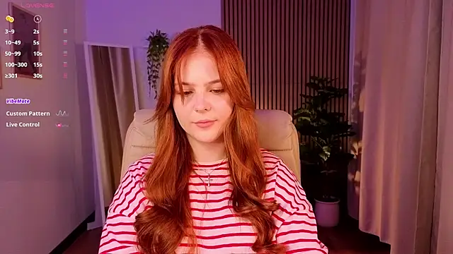 Snapshot of Elle_Funning chatting on 05-15-26, 11:45 Elle Funning online show from 05-15-26, 11:45