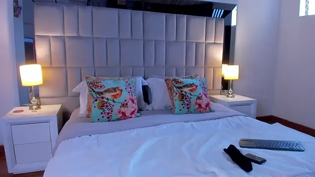 Tiffanyy Lam online show from 03-11-26, 09:54