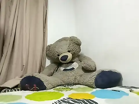 Snapshot of Julikid1 chatting on 03-06-26, 12:18 Julikid1 online show from 03-06-26, 12:18