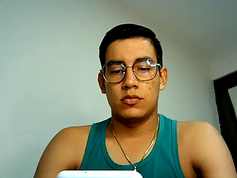 Snapshot of Noahfox19 chatting on 03-18-26, 11:52 Noahfox19 online show from 03-18-26, 11:52