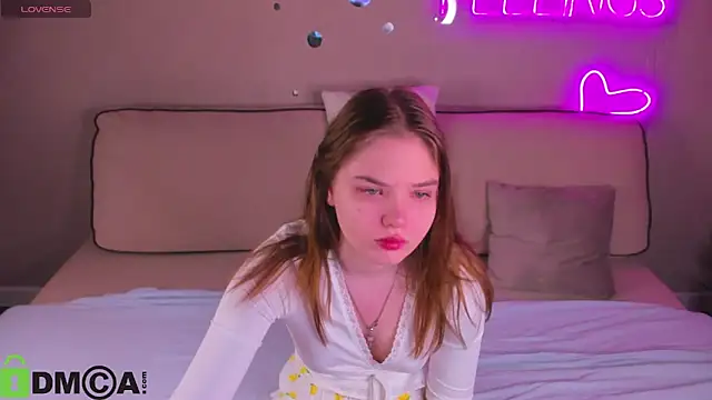 Snapshot of Saraa_Broown chatting on 03-15-26, 12:49 Saraa Broown online show from 03-15-26, 12:49