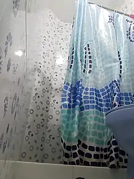 Snapshot of Lluviadeorohd chatting on 02-24-26, 04:43 Lluviadeorohd online show from 02-24-26, 04:43