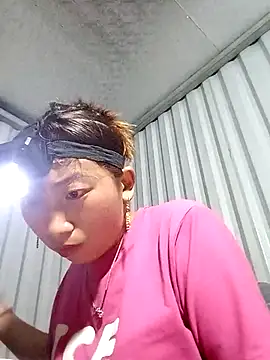 Snapshot of Xuka-xx chatting on 03-05-26, 11:39 Xuka-xx online show from 03-05-26, 11:39