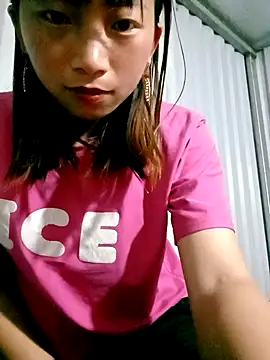 Snapshot of Xuka-xx chatting on 03-07-26, 07:38 Xuka-xx online show from 03-07-26, 07:38