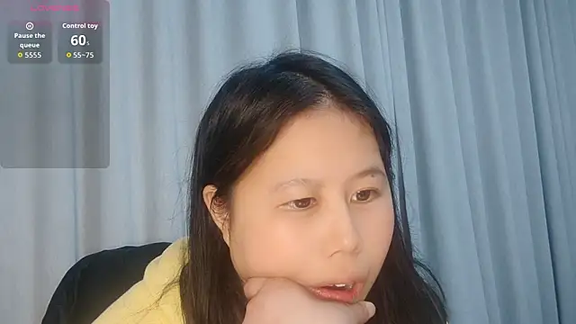 Snapshot of Hannah-33 chatting on 02-26-26, 07:07 Hannah-33 online show from 02-26-26, 07:07