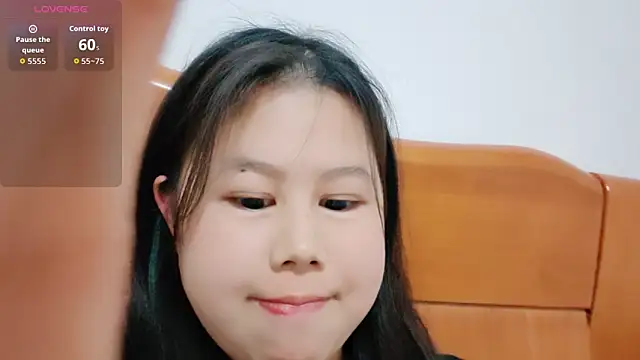 Snapshot of Hannah-33 chatting on 03-11-26, 03:51 Hannah-33 online show from 03-11-26, 03:51