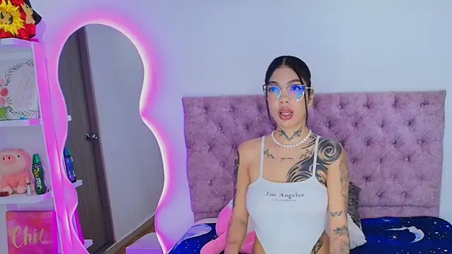 Snapshot of CamilaVelour chatting on 03-30-26, 05:52 CamilaVelour online show from 03-30-26, 05:52