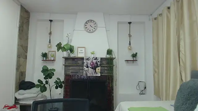 Emma hassani online show from 04-20-26, 01:47