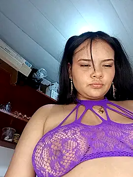 Emily Rouse23 online show from 04-22-26, 02:25