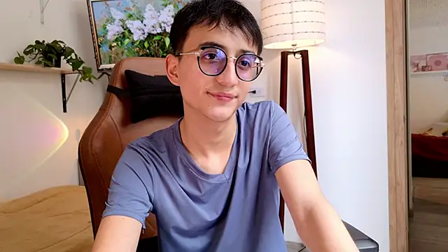 Snapshot of Sr_evann chatting on 03-08-26, 05:17 Sr evann online show from 03-08-26, 05:17