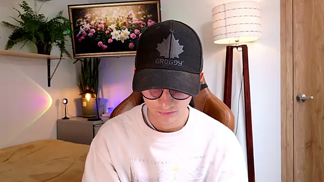 Snapshot of Sr_evann chatting on 03-12-26, 04:02 Sr evann online show from 03-12-26, 04:02