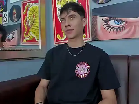 Snapshot of AronTawers chatting on 03-09-26, 07:29 AronTawers online show from 03-09-26, 07:29