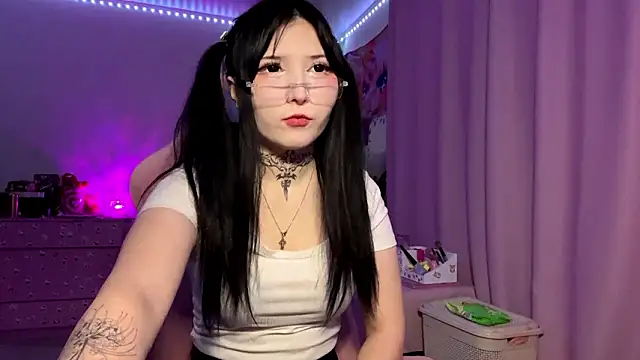 Snapshot of AlexaTripi chatting on 03-05-26, 02:02 AlexaTripi online show from 03-05-26, 02:02