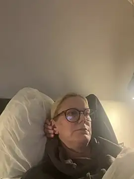 Snapshot of Amelie_BlondeXX chatting on 03-08-26, 06:12 Amelie BlondeXX online show from 03-08-26, 06:12