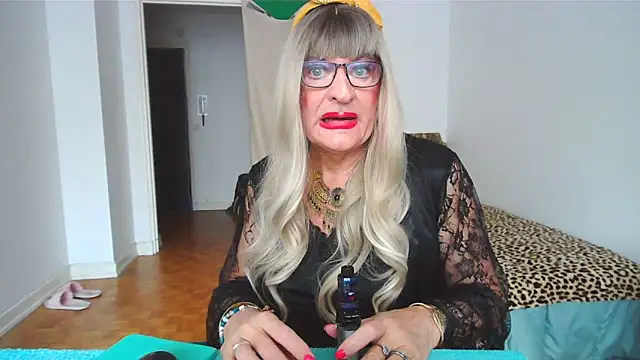 Snapshot of sophyTV chatting on 03-16-26, 12:31 sophyTV online show from 03-16-26, 12:31