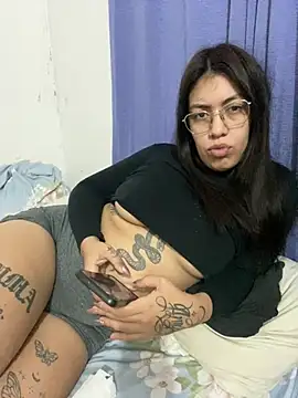 Snapshot of DimeAria chatting on 05-15-26, 05:03 DimeAria online show from 05-15-26, 05:03