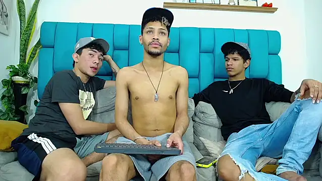 Snapshot of Lunar_Boys chatting on 03-31-26, 05:13 Lunar Boys online show from 03-31-26, 05:13