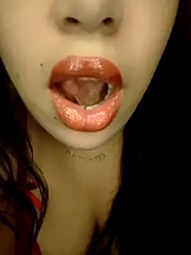 Snapshot of madleen_Mm chatting on 03-13-26, 08:15 madleen Mm online show from 03-13-26, 08:15