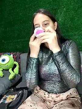 MaskedLatinaX online show from 04-22-26, 03:57