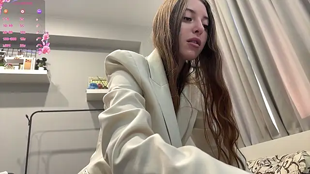Snapshot of selena_favn chatting on 06-26-26, 03:33 selena favn online show from 06-26-26, 03:33