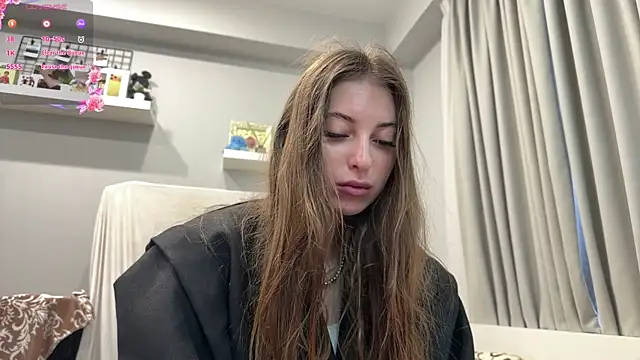 Snapshot of selena_favn chatting on 06-27-26, 02:16 selena favn online show from 06-27-26, 02:16