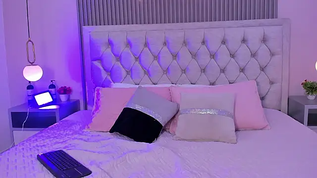 Snapshot of Valeria_cute18 chatting on 03-11-26, 08:37 Valeria cute18 online show from 03-11-26, 08:37