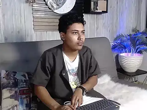 Snapshot of Noha__scott chatting on 03-10-26, 02:11 Noha scott online show from 03-10-26, 02:11