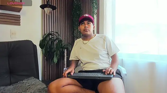 Snapshot of Noha__scott chatting on 03-12-26, 02:23 Noha scott online show from 03-12-26, 02:23