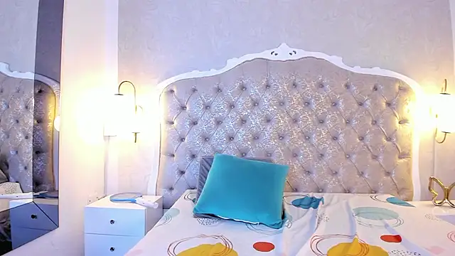 Snapshot of KristalMature chatting on 03-08-26, 02:04 KristalMature online show from 03-08-26, 02:04