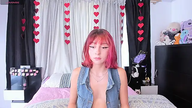 Snapshot of dafnne__hall chatting on 04-07-26, 07:47 dafnne hall online show from 04-07-26, 07:47