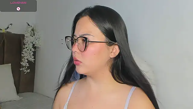 Snapshot of Annye01_ chatting on 05-20-26, 02:45 Annye01 online show from 05-20-26, 02:45