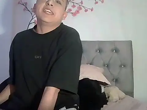 Snapshot of WillowPill5 chatting on 03-25-26, 01:28 WillowPill5 online show from 03-25-26, 01:28