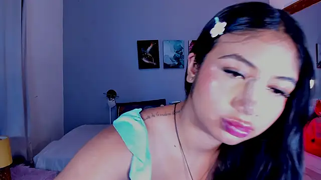 KimTaylorW online show from 06-19-26, 03:22