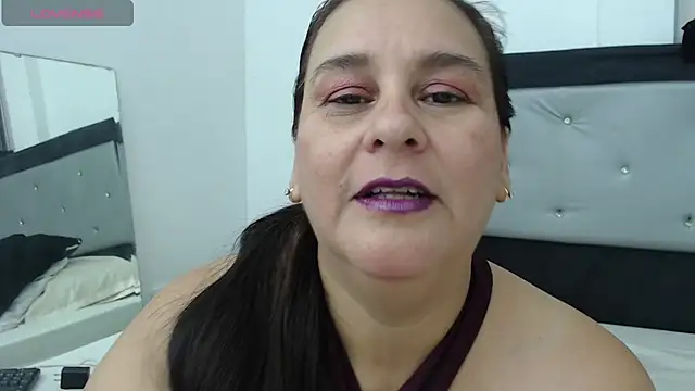 Snapshot of Sharlot_curvy chatting on 05-08-26, 08:36 Sharlot curvy online show from 05-08-26, 08:36