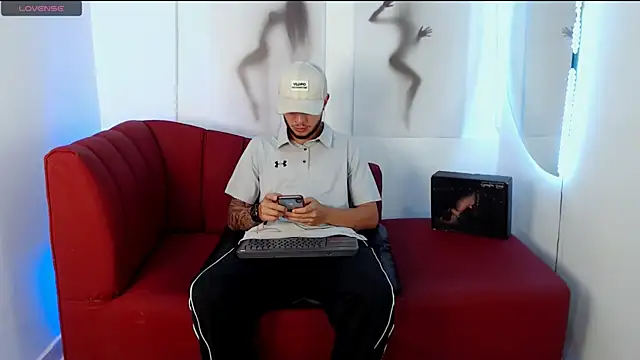 Snapshot of luxesmith chatting on 03-10-26, 11:43 luxesmith online show from 03-10-26, 11:43